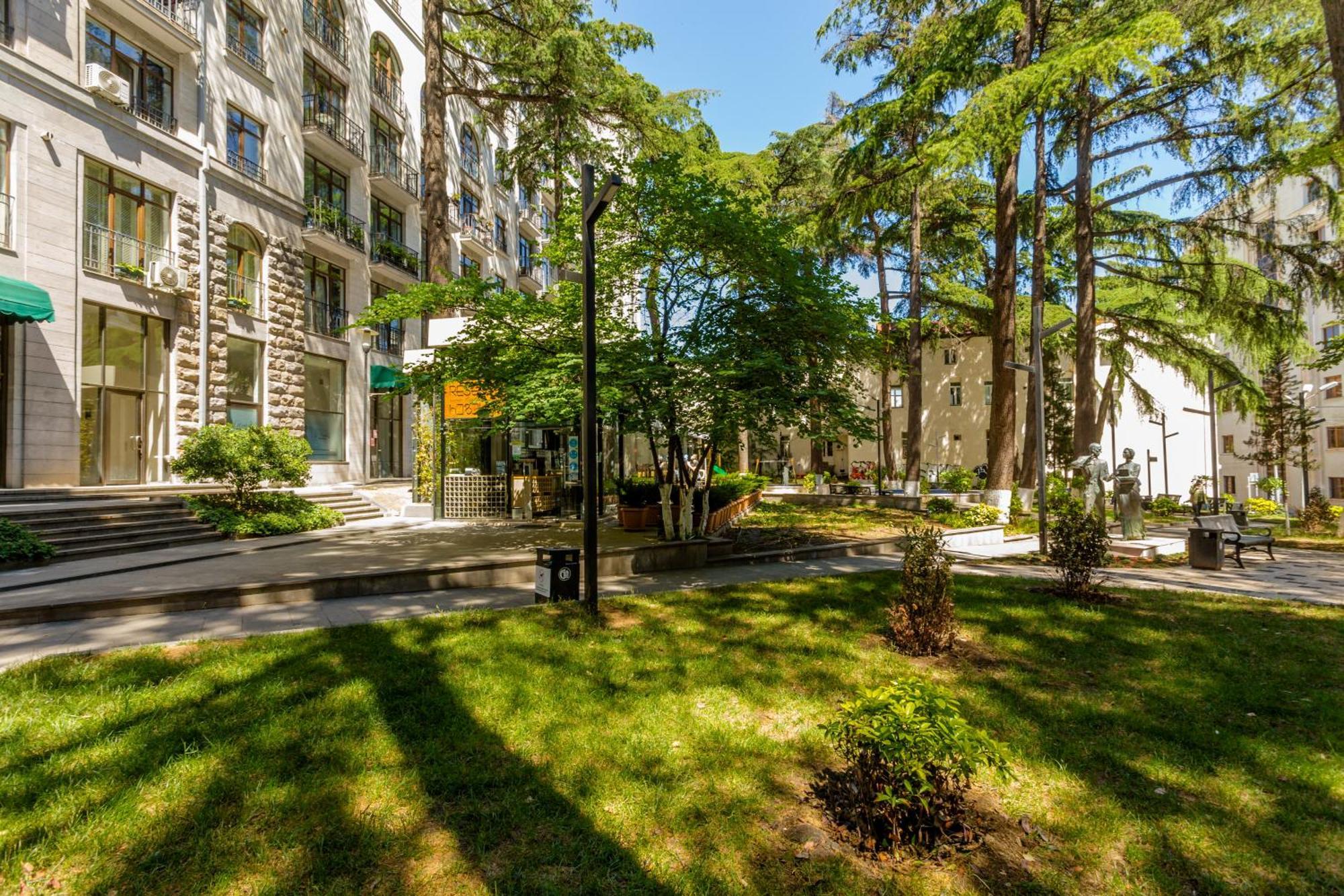 New! - Downtown Apartment 第比利斯 外观 照片